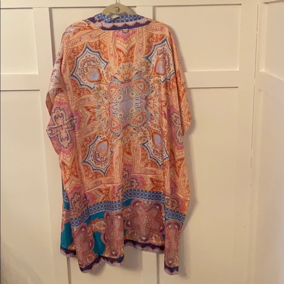 Stunning Medalian Ruana - Picture 2 of 4